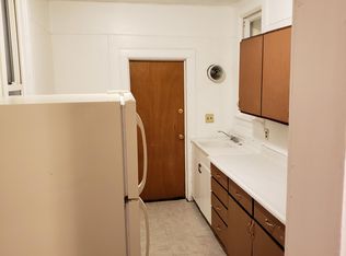 40 W Dexter St, Freeport, IL 61032