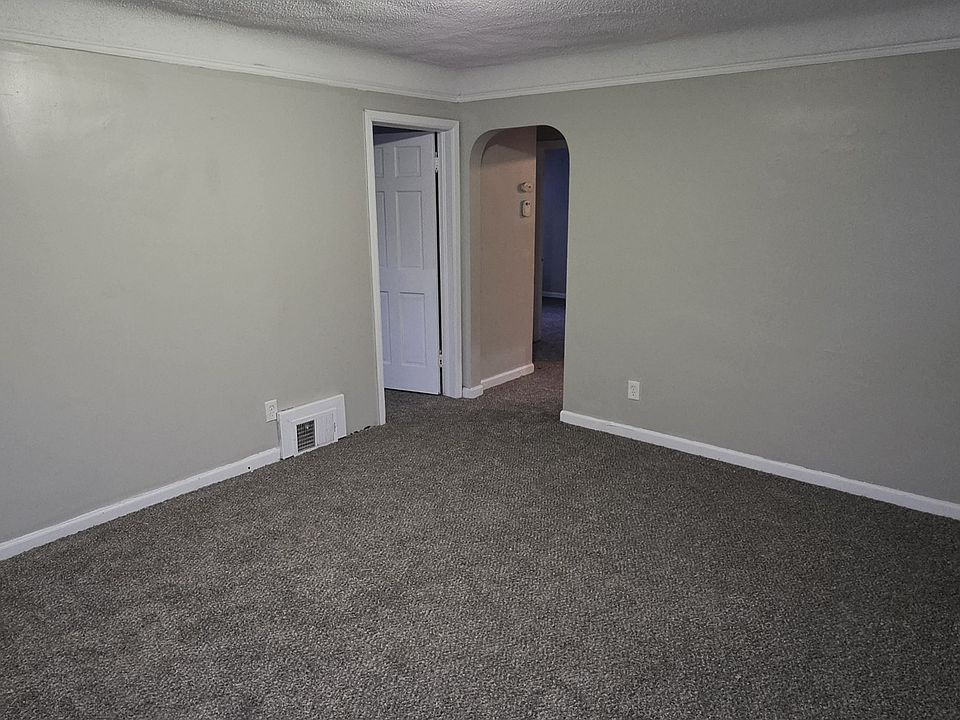 8252 Grandville Ave, photo 3