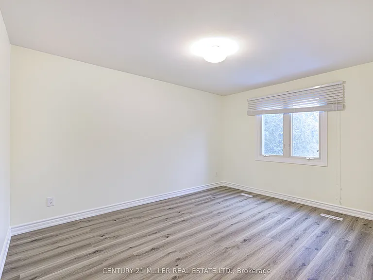 163 Castle Cres — Photo 30