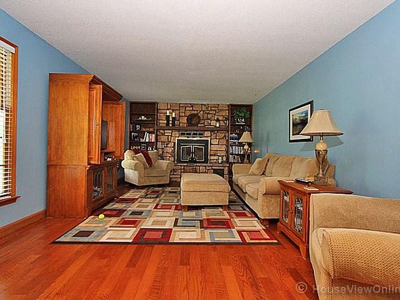2nd image of 2005 Evergreen Dr