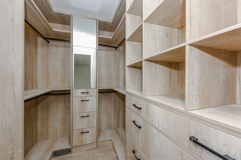 Toronto House for rent - 5 Bedrooms — photo 8
