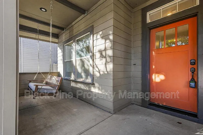 4 bed, 2.5 bath, 2256 sqft, $2,650 — Photo 3