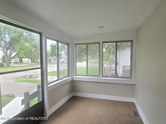 4th image of 2805 W Washtenaw St