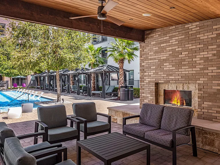 Aldrich_amenity_outdoor living room
