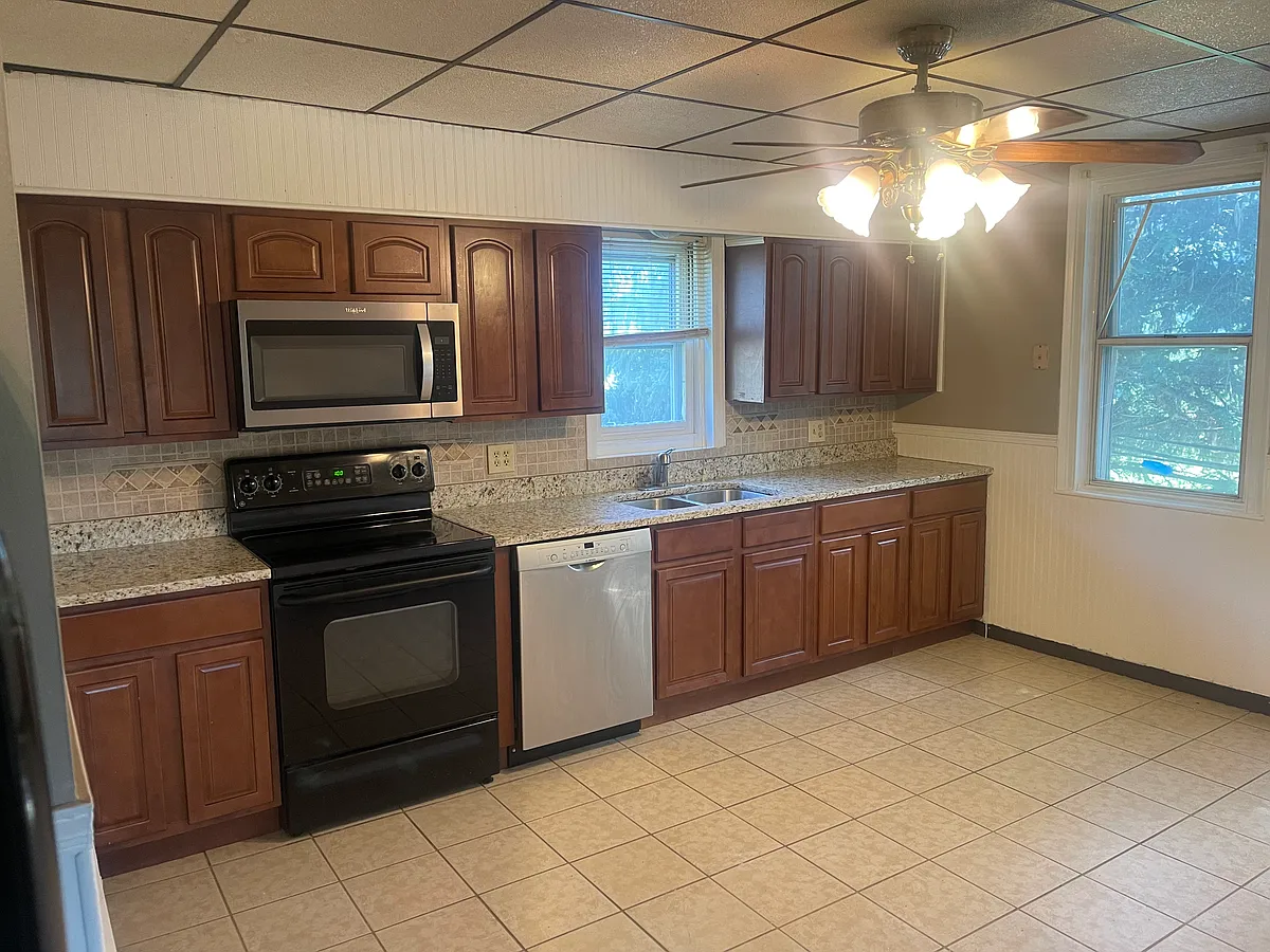 Building Photo - 701 W Butler Dr #2