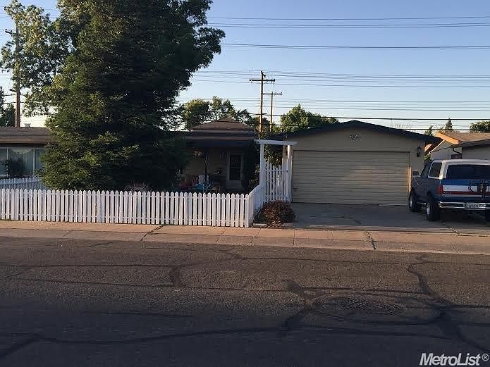 1st image of 1101 Holly Dr