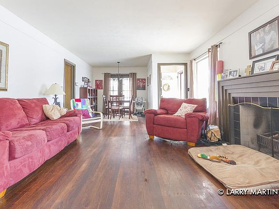2nd image of 925 Reynard St SE