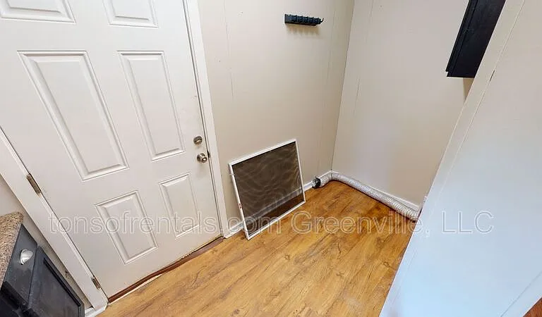 304 Shaw St — Photo 9