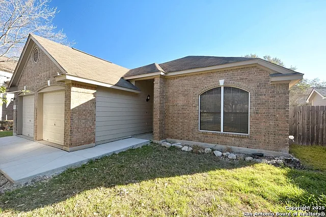 3 bed, 2.0 bath, 1640 sqft, $1,875 — Photo 3