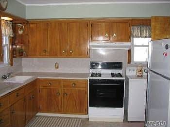 4th image of 98 Covert Ave