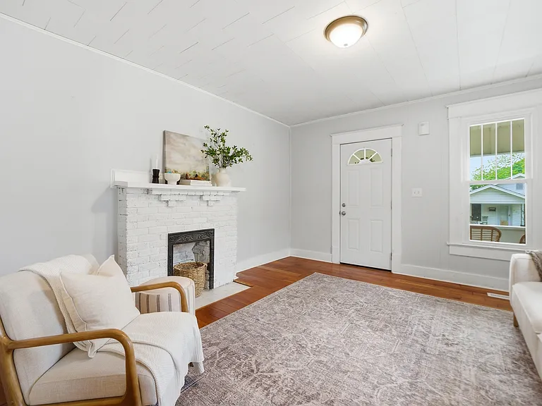 216 N Hickory St — Photo 10