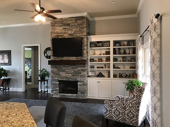 5th image of 2105 W Wellsgate Dr
