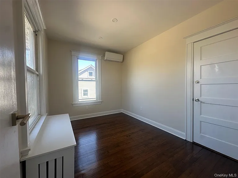 55 Sea Cliff Ave — Photo 10