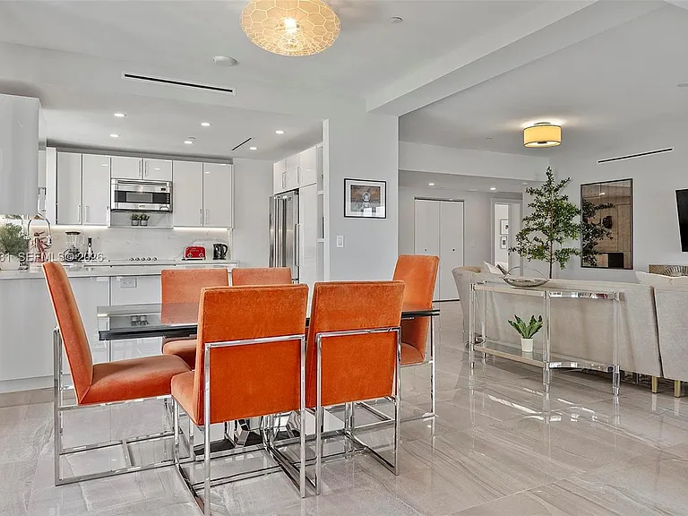 Island Ave W — Photo 8