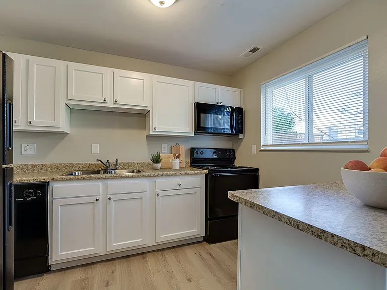 Woodmere Apartments — Photo 5