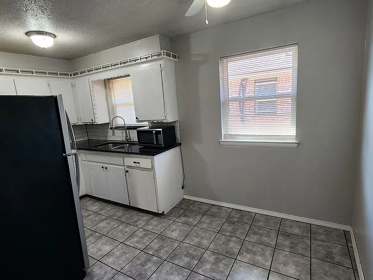 301 N University Dr #10 — Photo 16