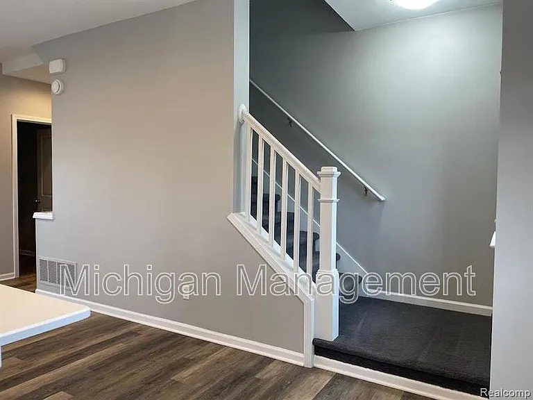 411 Wright St — Photo 11