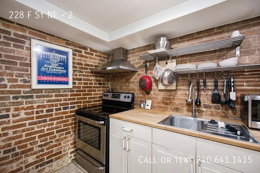 Charming 1 BR/1 BA Apartment in Capitol Hill! — Photo 4