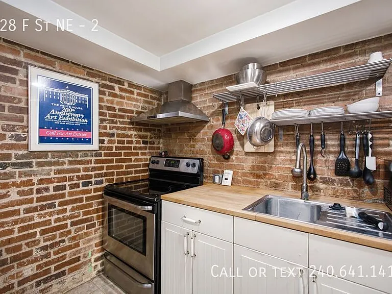228 F St NE #2 — Photo 4