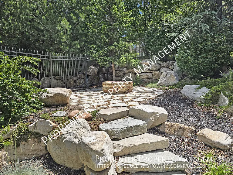 843 Eaglepointe Dr — Photo 3