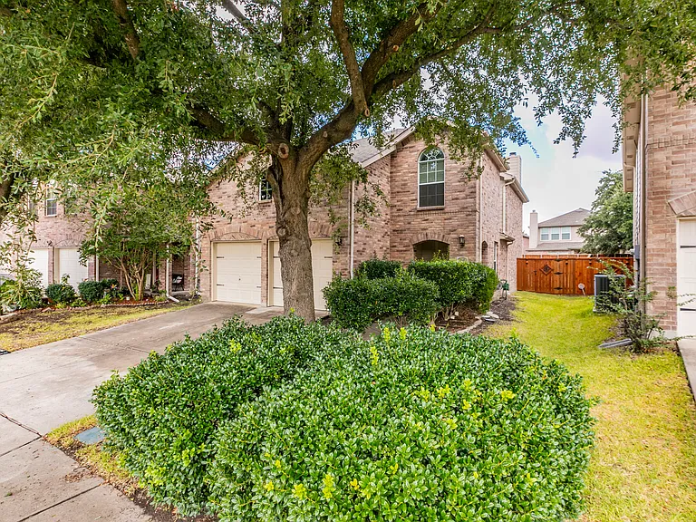 10640 Colfax Dr — Photo 2