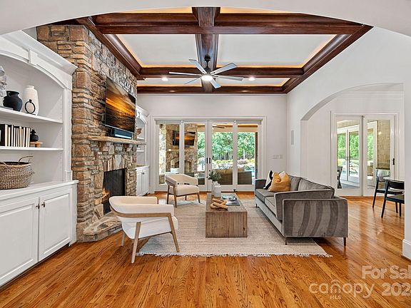 5th image of 127 Bayberry Creek Cir