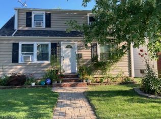 552 Chain O Hills Rd, Colonia, NJ 07067