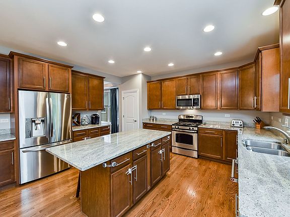 4th image of 225 N Dorchester Ave