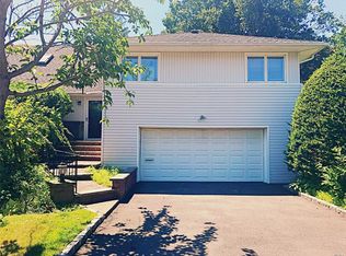 69 Melanie Ln, Syosset, NY 11791