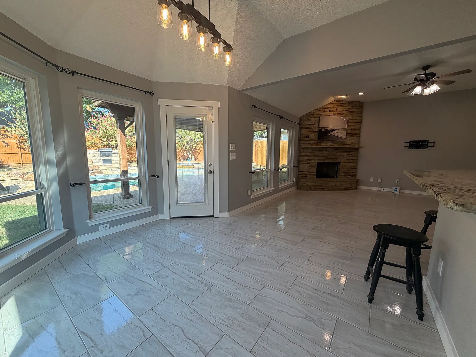 4 bed, 1954 sqft, $3,000 — Photo 3