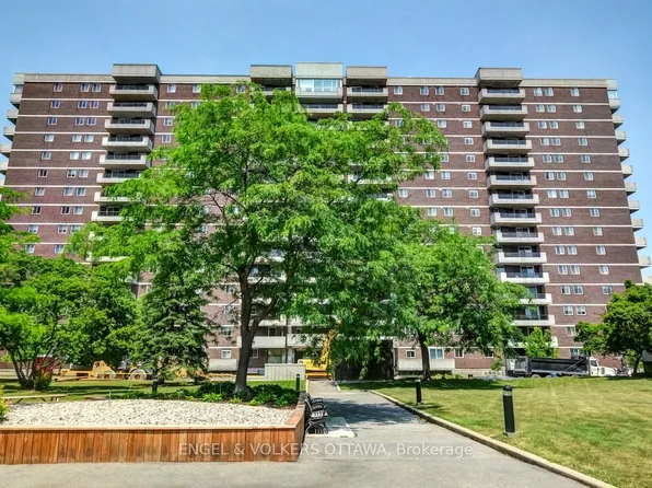 1705 Playfair Dr #1103, Ottawa, ON K1H 8P6