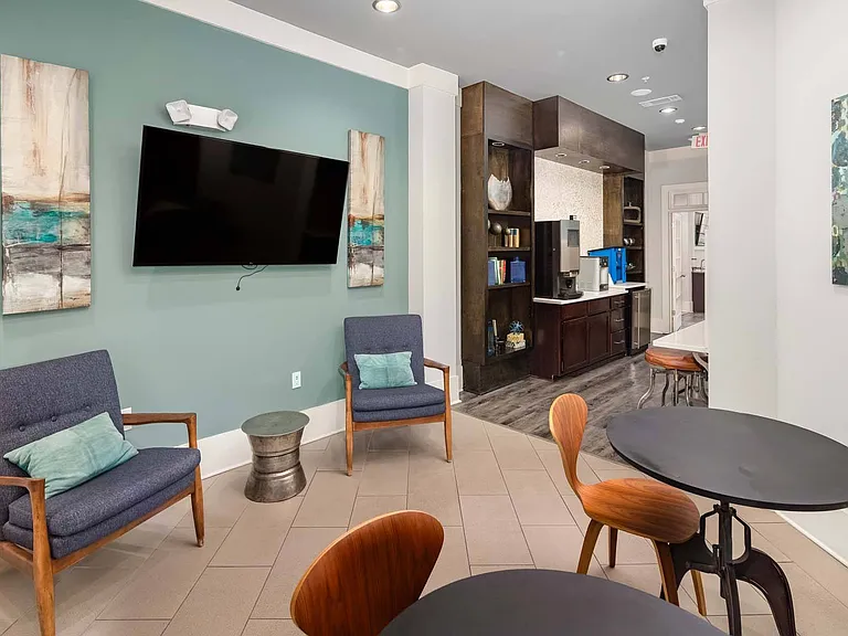 Avanti Brookhaven — Photo 18