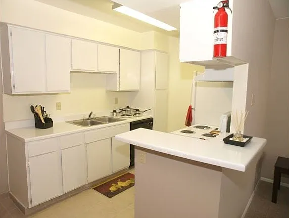 Villa Nueva Apartments — Photo 21
