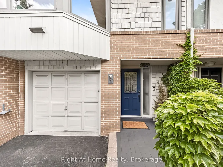 109 Brant St — Photo 2