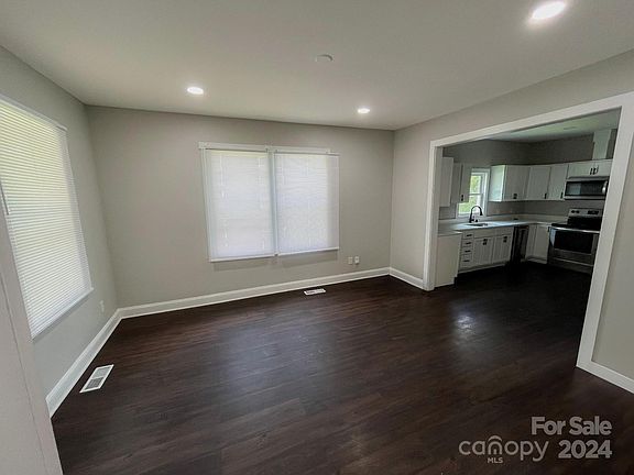 4th image of 108 Dix St