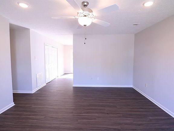 3rd image of 3400 Kenesaw Dr