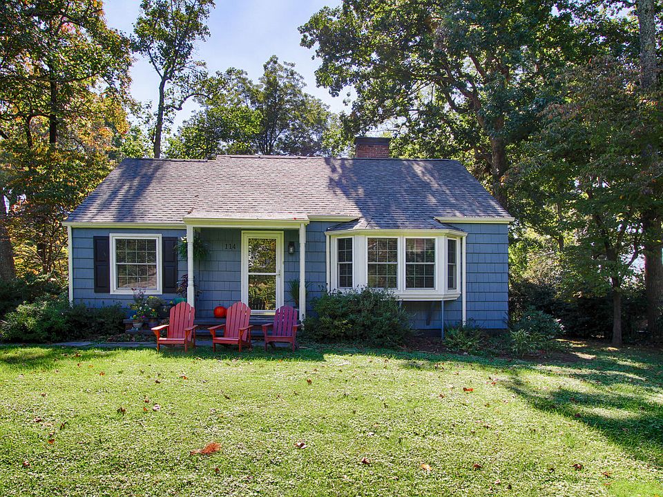 1st image of 114 NE Herron Dr
