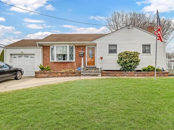 1561 Illinois Avenue, Bay Shore, NY 11706