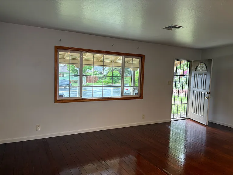 1202 Rollingwood Dr — Photo 6