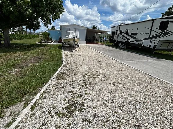 2788 Patterson Ct, Saint James City, FL 33956