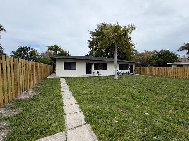 4 bed, 2.0 bath, $3,200 — Photo 1