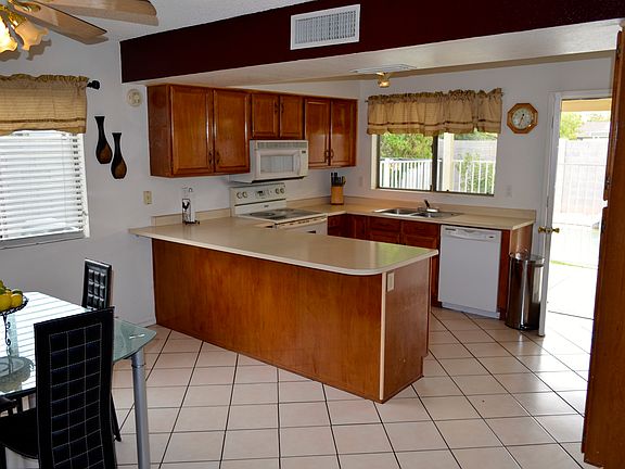 3rd image of 8527 W Lawrence Ln