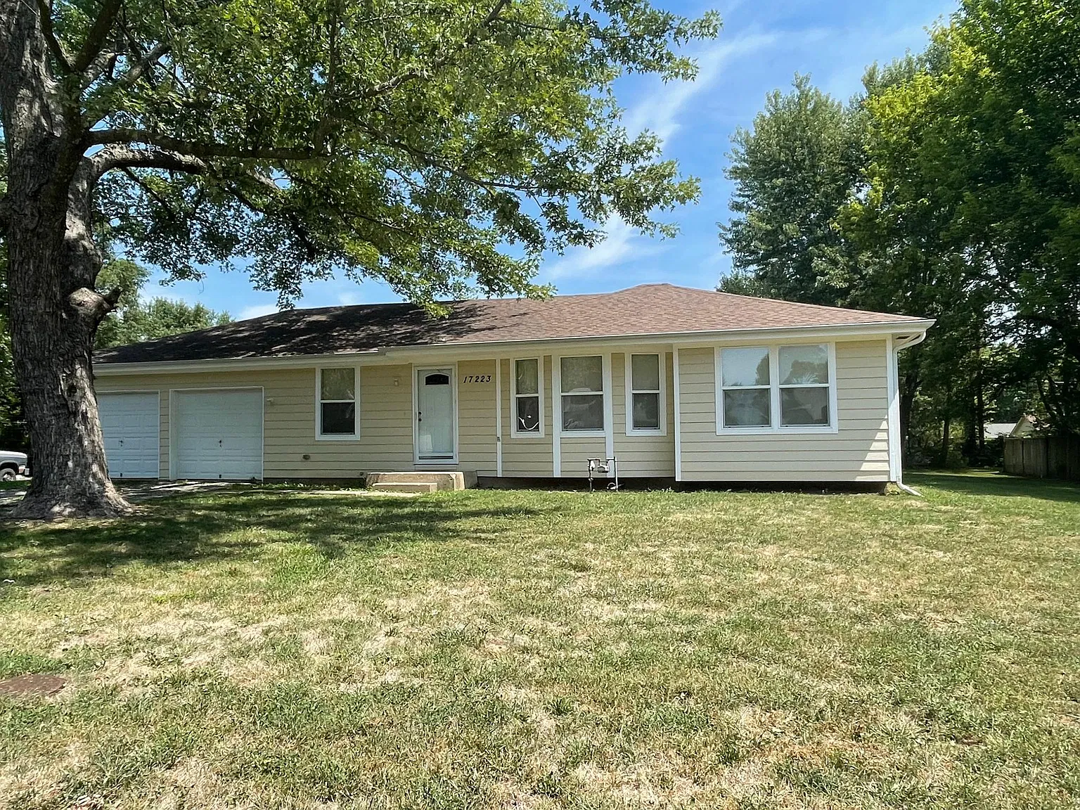 3 bed, 1.5 bath, 1200 sqft, $1,800 — Photo 1