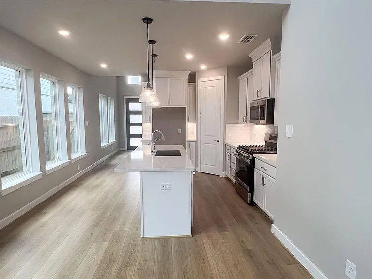 21818 Fitzroy Manor Ln — Photo 8