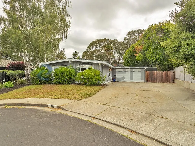 717 Pebble Dr — Photo 37