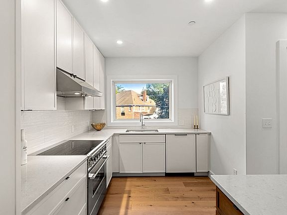 2nd image of 12 Elm Ct #12