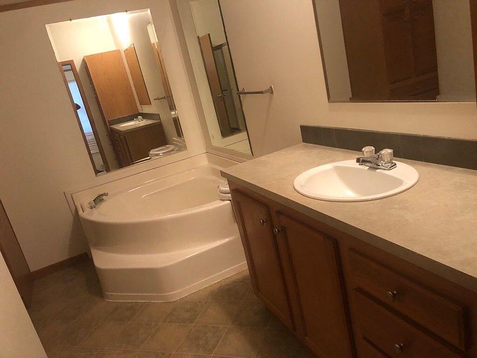 Master bath with jetted tub