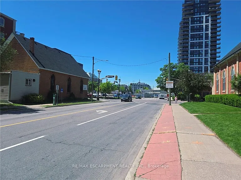 2047 James St — Photo 31