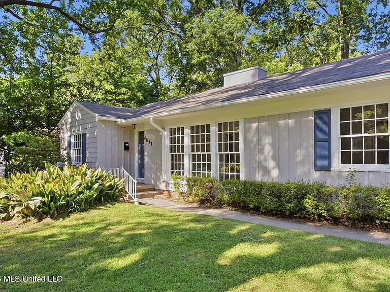 4047 Robin Dr — Photo 3