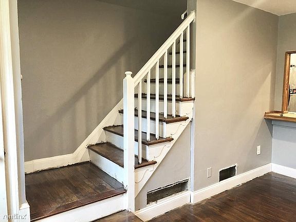 3rd image of 2111 Farrington Ave